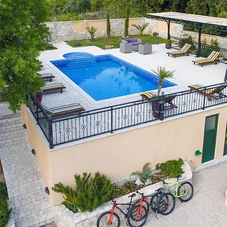 Andro Villa Orebic