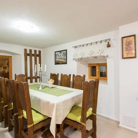 Andro Villa