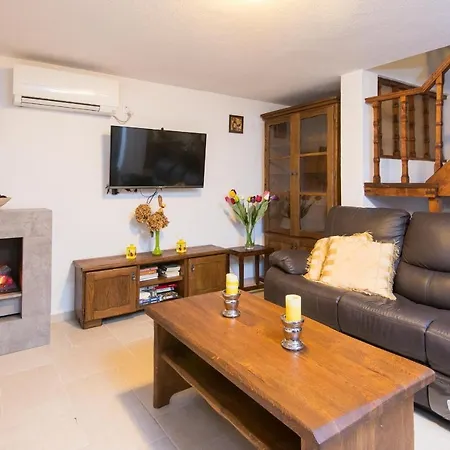 Andro וילה אורביץ