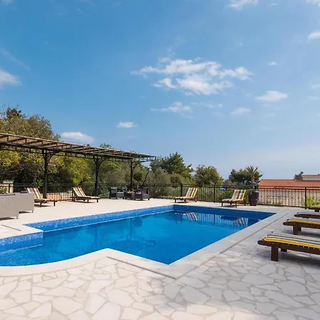 Villa Andro Orebic