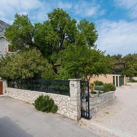 Andro Villa