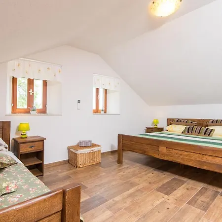Andro Villa Orebic